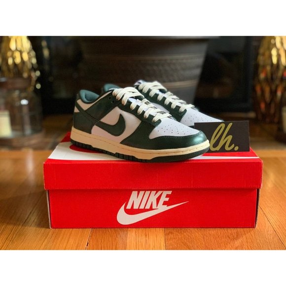 Size 7 w Nike Dunk Low "Vintage Green" - Picture 4 of 7